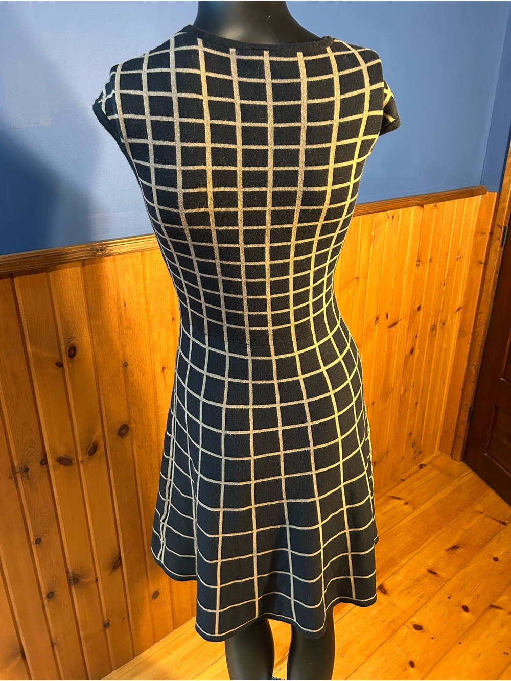 Gabby Skye Black and Tan Windowpane Fit-and-Flare Dress. EUC - Picture 3 of 4